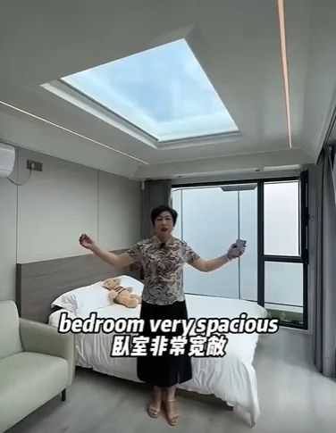 东北大姐硬控老外,靠塑料英语成TikTok带货顶流